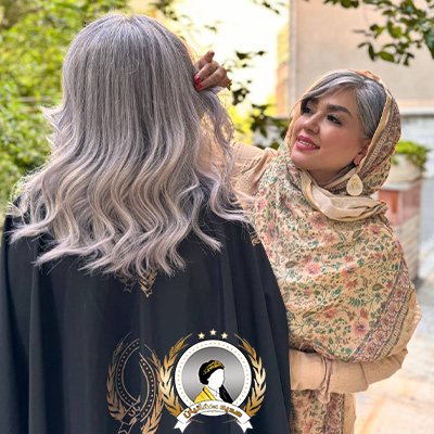 هدیه صفائیان در کنار مشتری موهاش را جو گندمی, نقره ای, سفید مشکی کرده